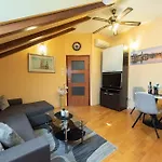 Coast Apartment *